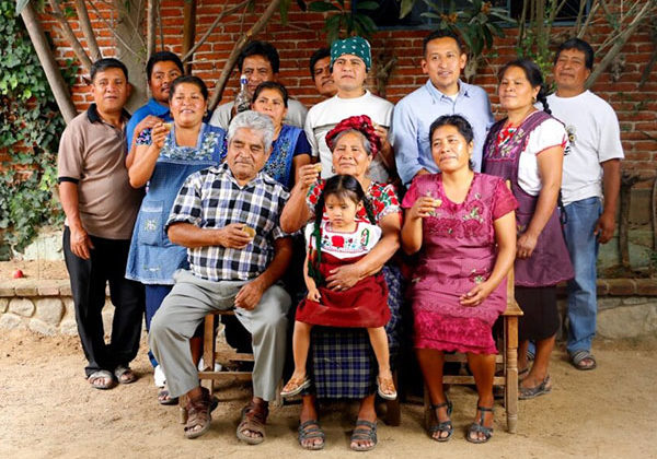 familia-600px-cropped familia-600px-cropped
